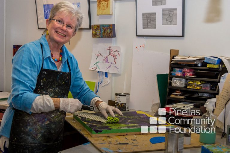 Lynn Foskett Pierson demonstrates various techniques in art class.