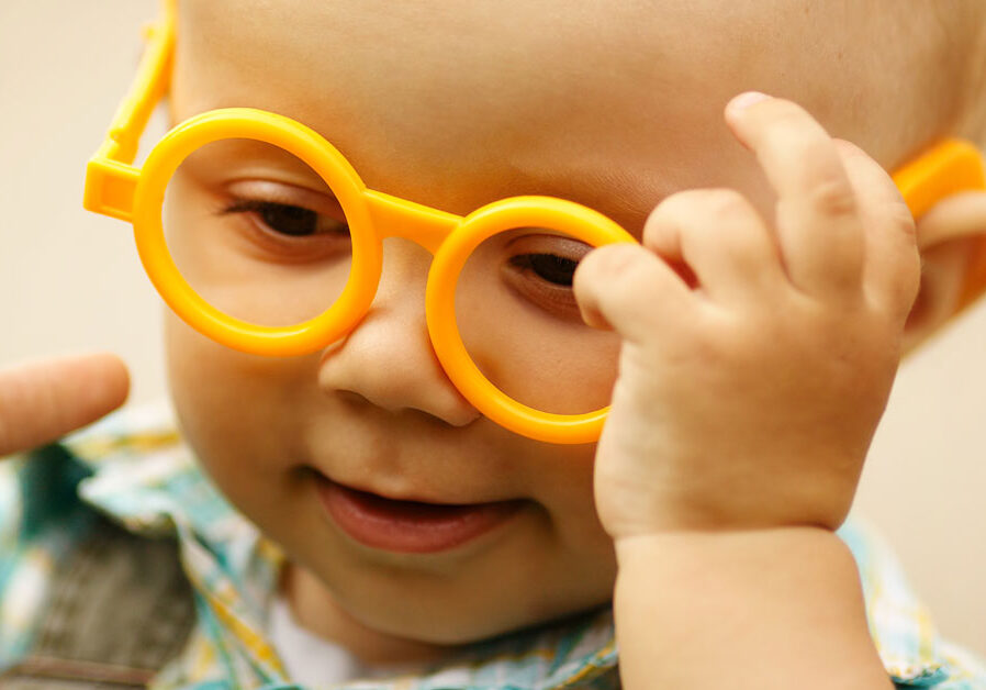 baby-with-glasses-landscape-669dec08563bc37484eb83cc508b0eb2